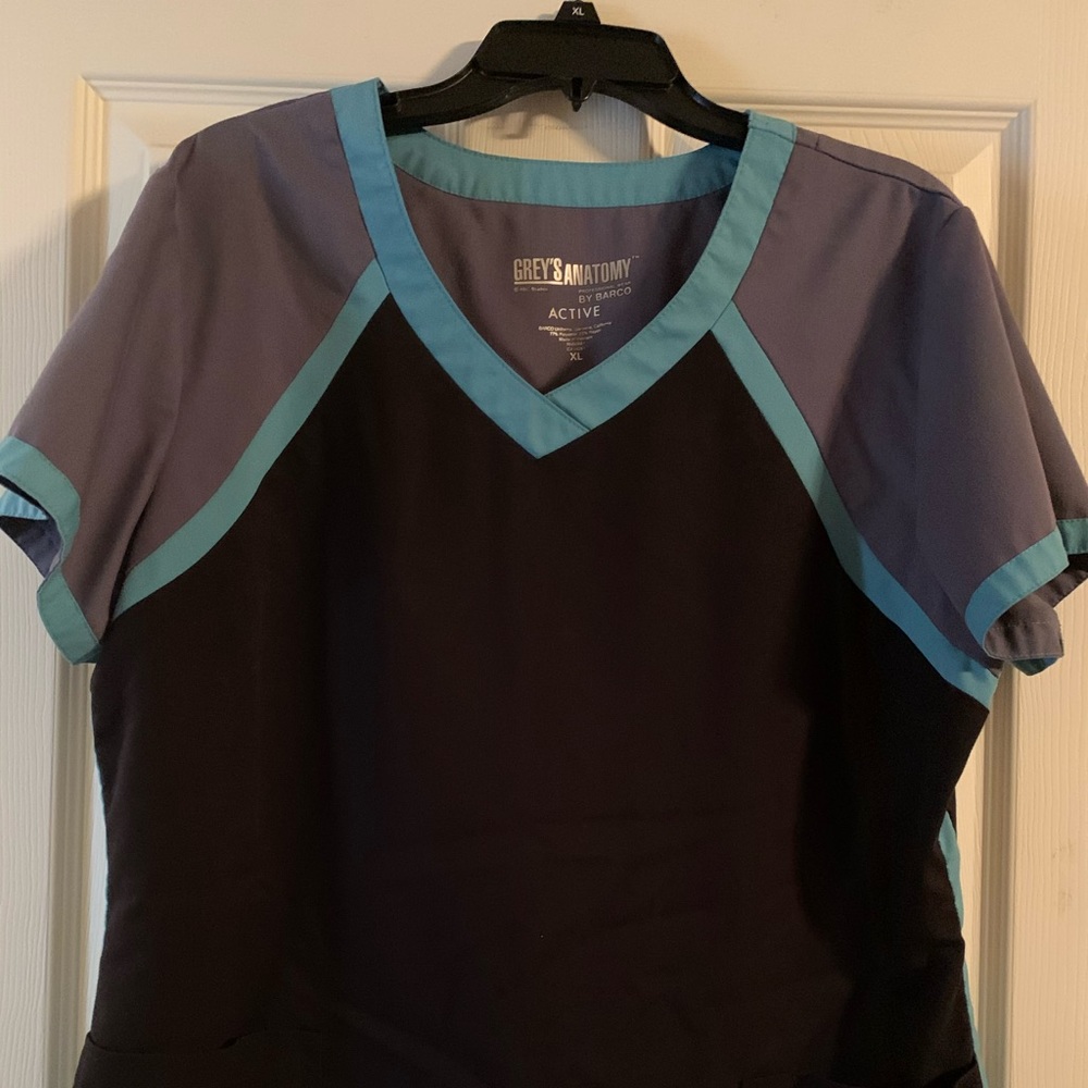 Women’s scrub top
